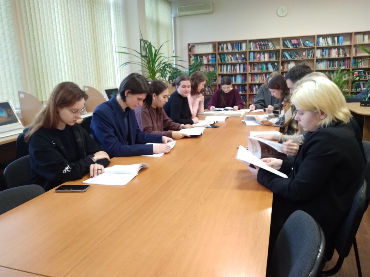 ЮРИСТЫ В БИБЛИОТЕКЕ