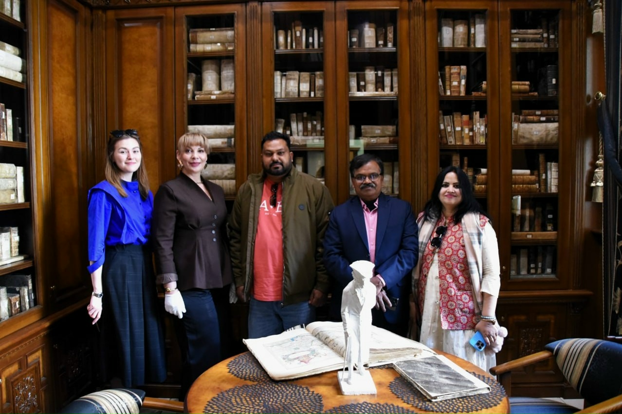 ДВЕ ДЕЛЕГАЦИИ ИЗ ИНДИИ И КИТАЯ — В КУЛЬТУРНО-ПРОСВЕТИТЕЛЬСКОМ ЦЕНТРЕ УНИВЕРСИТЕТА